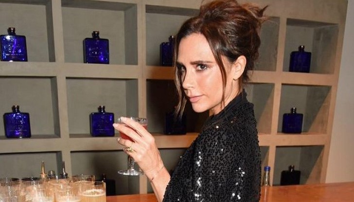 От снимките се вижда, че Виктория едва се държи на крака и не е в състояние да ходи сама