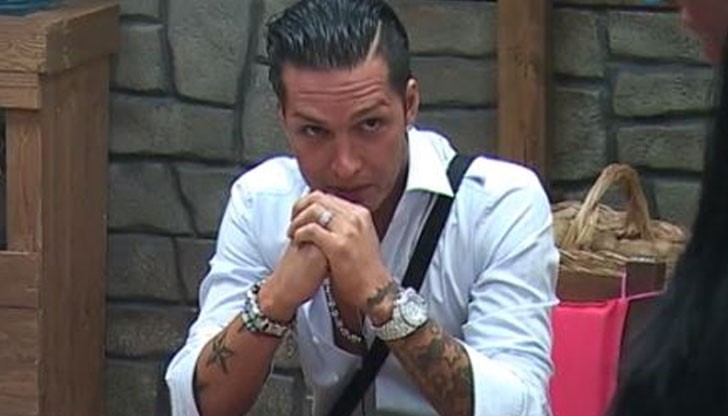 Джино, който всъщност се казва Гино, успя да впечатли мнозина лапнишарани с бляскавата си визитка Джино, който всъщност се казва Гино, успя да впечатли мнозина лапнишарани с бляскавата си визитка