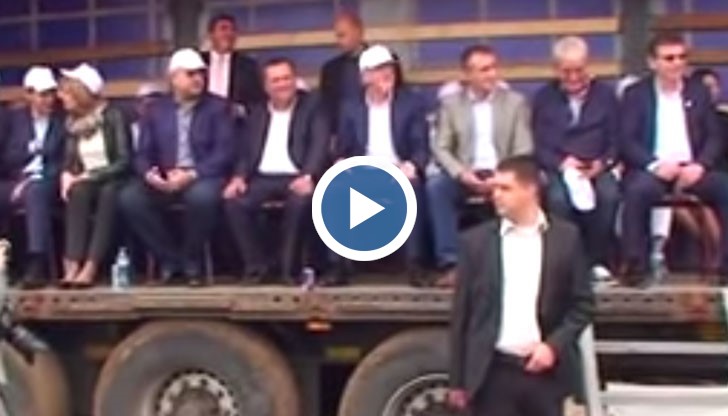 На митинг на ДПС пеят българска песен на турски език!