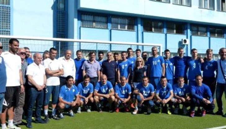 Екипировката е дарение от Министерството на младежта и спорта и бе връчена лично от министър Красен Кралев