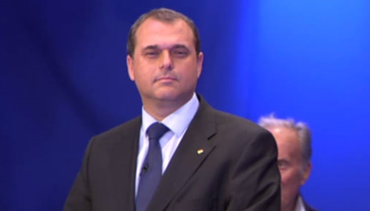 Искрен Веселинов ще раздава книги на децата в Русе Искрен Веселинов ще раздава книги на децата в Русе