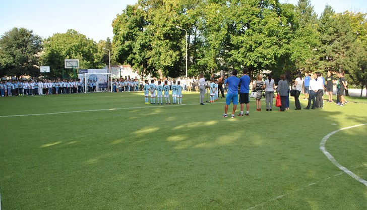 Със съдействието на Община Русе, от тази есен в града ни стартира детска футболна школа „Дракончета“