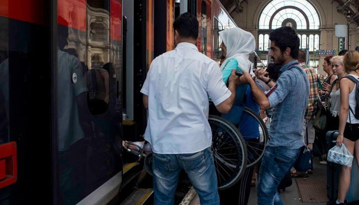 Щастливи и доволни, пристигащите скандираха „Германия, Германия“