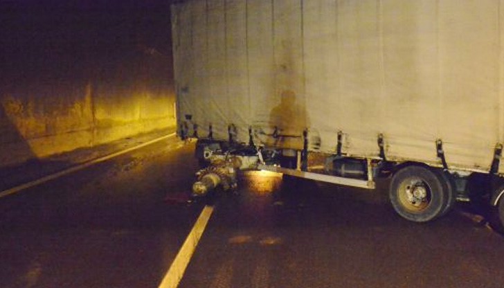 Лек автомобил и ТИР са катастрофирали в тунела „Витиня” в посока Ботевград