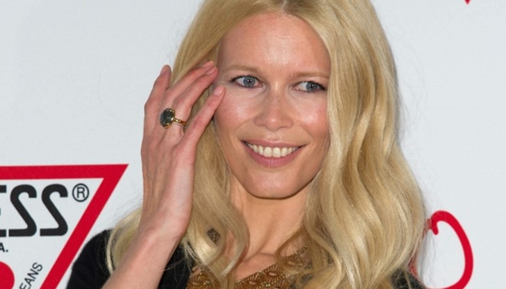 Клаудия Шифър има уникални дрехи и затова не ги изхвърля Клаудия Шифър има уникални дрехи и затова не ги изхвърля