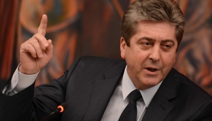 Първанов е на мнение, че държавният глава не би трябвало да бъде „на всяка манджа мерудия" и да се бърка във всичко