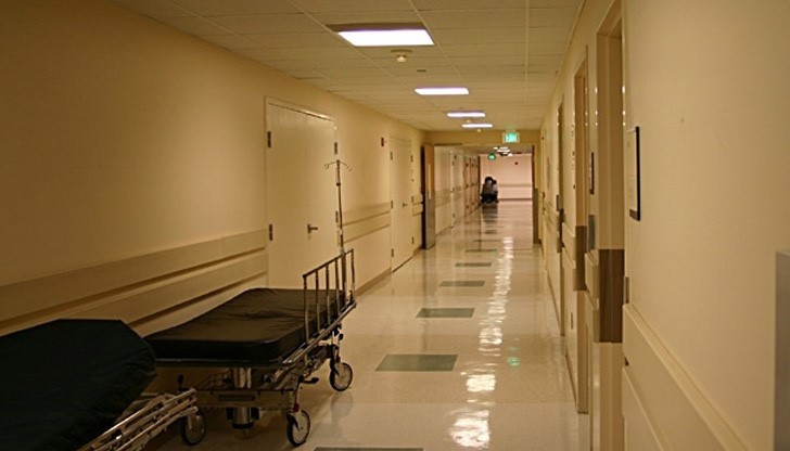 Директорката на училището е убеждавала родителите, че става дума за вирус, а не за хранително отравяне