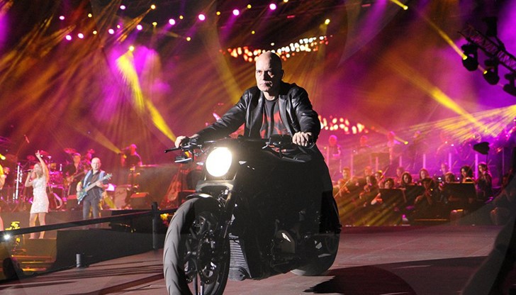 Всички зрители, закупили код за достъп до живото излъчване на концерта на Слави и “Ку-ку бенд” на 25 септември, ще получат възможност да гледат концерта на запис Всички зрители, закупили код за достъп до живото излъчване на концерта на Слави и “Ку-ку бенд” на 25 септември, ще получат възможност да гледат концерта на запис