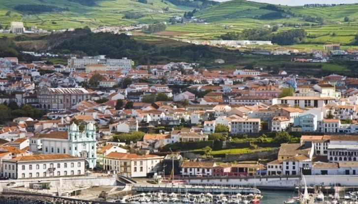 Архипелагът е част от Португалия и е най-западната точка на Европейския съюз