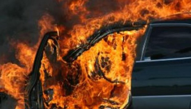 След потушаването на пожара от екип на РСПБЗН-Чирпан в автомобила са намерени две обгорели тела на загинали хора с неустановена самоличност