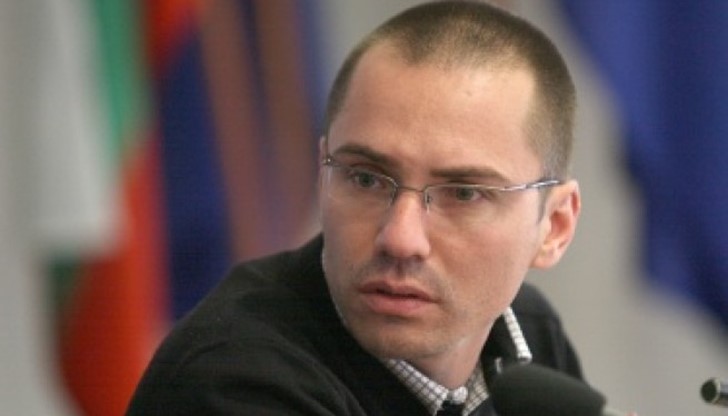 Циганите са заселили града и постоянно крадат или проституират Циганите са заселили града и постоянно крадат или проституират