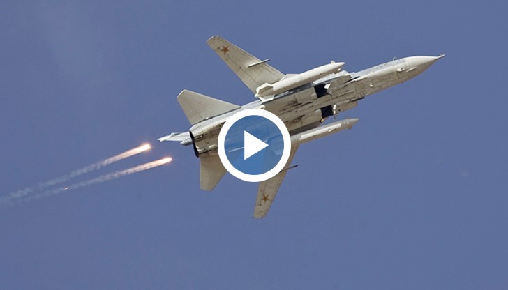 На записа ясно се вижда военно-транспортен самолет Ил-76 съпровождан от четири бомбардировачи Су-24 с характерните за руската армия цветове
