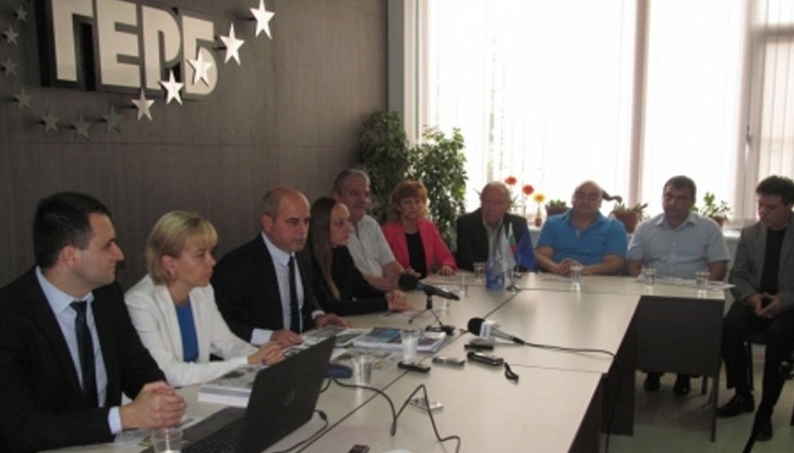 Стоилов коментира, че изпълнената почти на 100% програма за приключващия мандат ще му помогне да спечели отново Стоилов коментира, че изпълнената почти на 100% програма за приключващия мандат ще му помогне да спечели отново