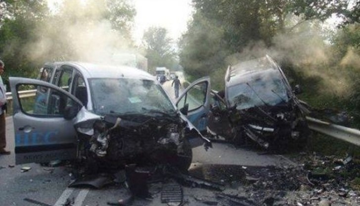 Всички пътници са живи, но двама от тях са в много тежко състояние