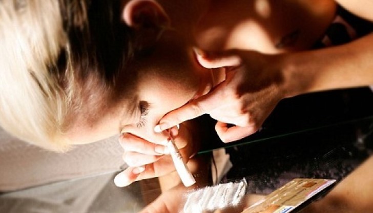 Огледала има във всички тоалетни по заведенията – да си пудрят дамите носа