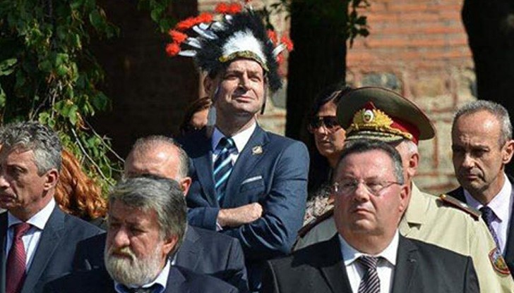 Много вожд - малко индианец Много вожд - малко индианец