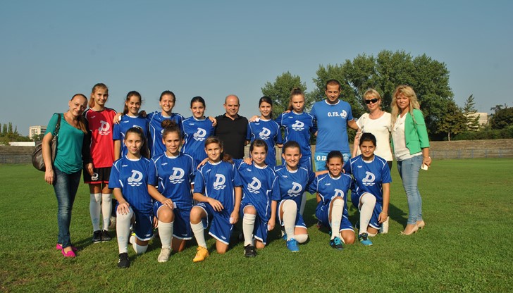 С 22 момичета разполага на терена треньорът Огнян Цветанов. По думите му девойките тренират сериозно и имат желание за бъдещи победи