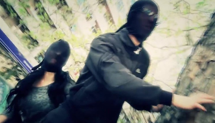 Обирджия повали на земята клиент на банка по бул. "Липник" в Русе Обирджия повали на земята клиент на банка по бул. "Липник" в Русе