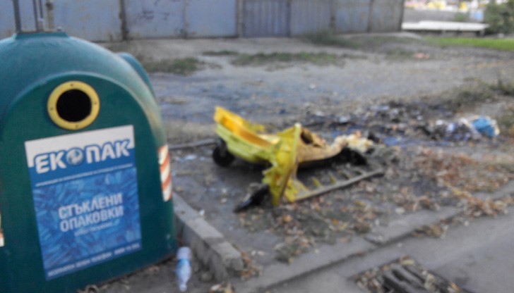 Мястото е в кв. Дружба, пред гаражите над басейна Мястото е в кв. Дружба, пред гаражите над басейна