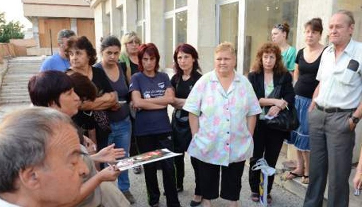 Драмата АОНСУ се точи от 3 г., когато частен съдебен изпълнител пристига да описва жилищата Драмата АОНСУ се точи от 3 г., когато частен съдебен изпълнител пристига да описва жилищата