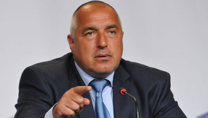 Борисов е готов да пълни двора на ѝандармерията с коли