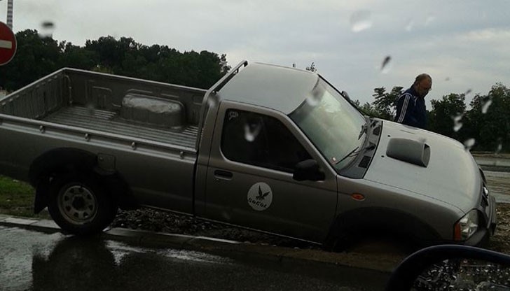 При леко задръстване реши, че може да мине на пряко