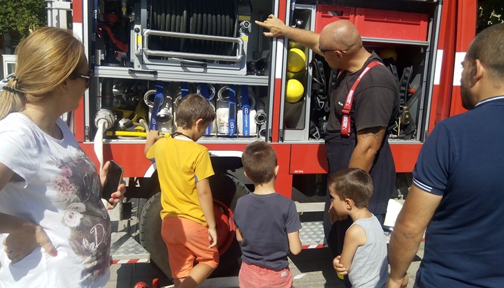 През целия ден бяха организирани забавления за малчуганите