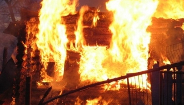 Причина за пожара е небрежност при боравене с открит огън