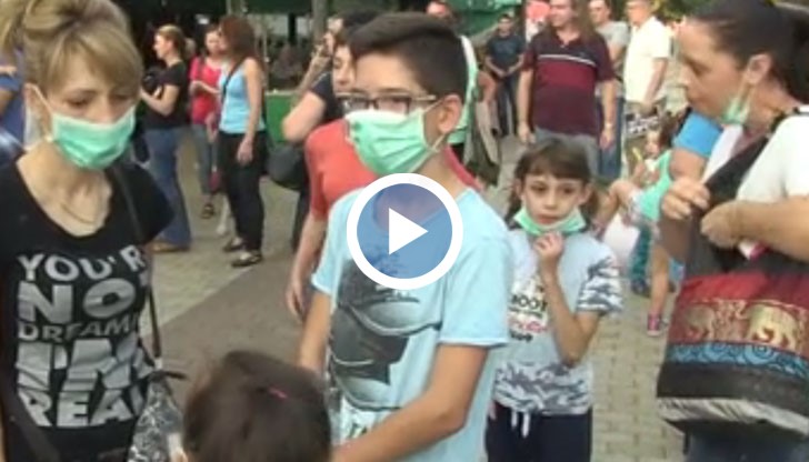 Деца с противогази излязоха на протест за въздуха в Русе