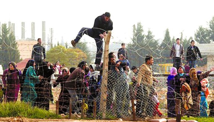 В разговора с представителите на бежанците Давутоглу е подчертал, че до понеделник трябва да прекратят протестите /снимката е илюстративна/