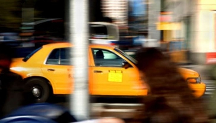 Пищи по улиците и бяга Пищи по улиците и бяга