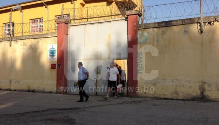 Арестуваните полицейски шефове напуснаха безмълвни следствения арест Арестуваните полицейски шефове напуснаха безмълвни следствения арест