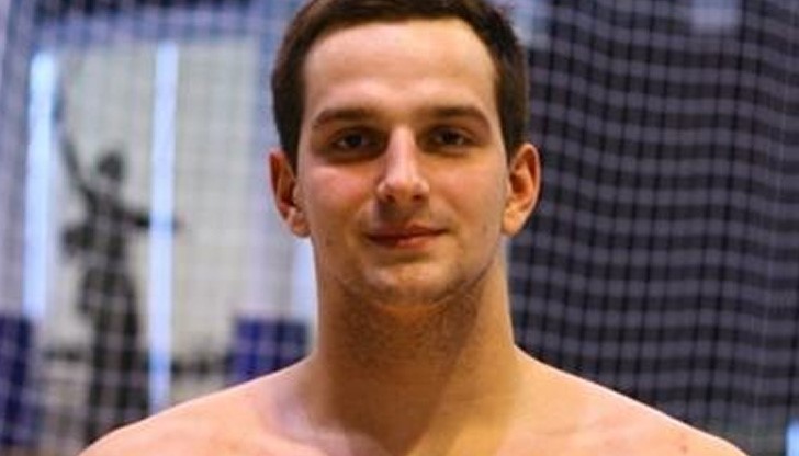 Тимаков е на 23 години. Играл е за Русия на последното първенство по водни спортове в Казан