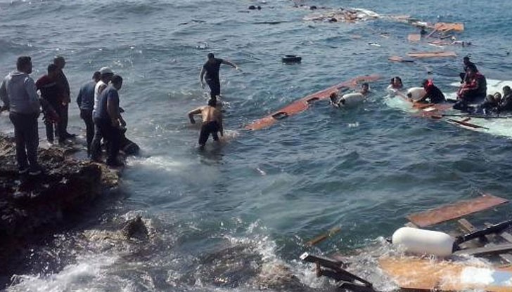 13 бежанци се удавиха след сблъсък с ферибот
