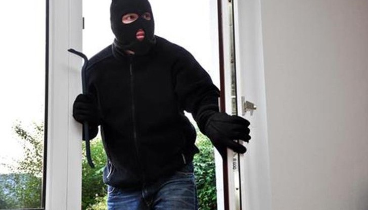 Извършени са огледи в три жилища. По случаите се водят дознания Извършени са огледи в три жилища. По случаите се водят дознания