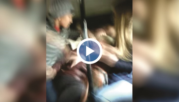 Неволно поставяне на дамска чанта в скута на седяща в автобус пенсионерка предизвика скандал
