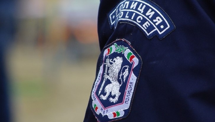 Заедно с още двама пласьори е задържан и полицай