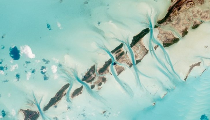 При по-внимателен преглед, ще забележите самолет