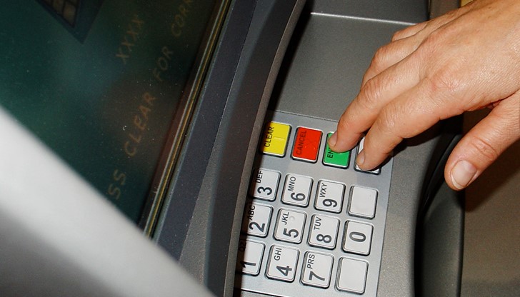 Общата сума, която ще бъде заредена по автоматите за пари през четирите почивни дни, надхвърля 300 млн. лв Общата сума, която ще бъде заредена по автоматите за пари през четирите почивни дни, надхвърля 300 млн. лв