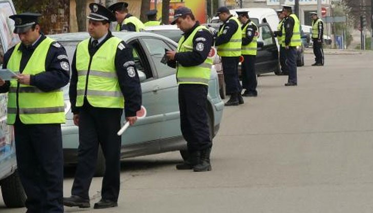 Вътрешният министър Румяна Бъчварова и главният секретар на МВР главен комисар Георги Костов проведоха работно заседание с началниците на отделите „Пътна полиция“ от цялата страна Вътрешният министър Румяна Бъчварова и главният секретар на МВР главен комисар Георги Костов проведоха работно заседание с началниците на отделите „Пътна полиция“ от цялата страна