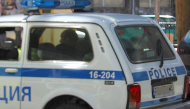 Екип на Спешна помощ е повикан заради прималели полицаи