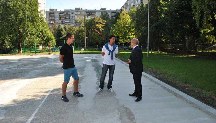 Очаква се игрището да е готово още в края на тази седмица