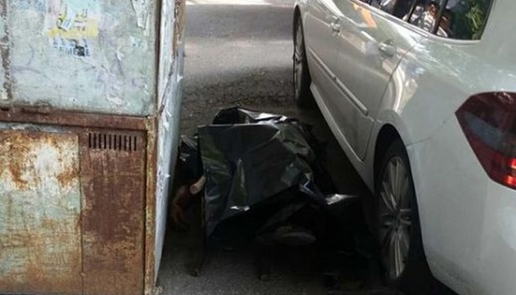 Очевидци видели как мъжът се свлякъл на земята и веднага се обадили на 112 Очевидци видели как мъжът се свлякъл на земята и веднага се обадили на 112