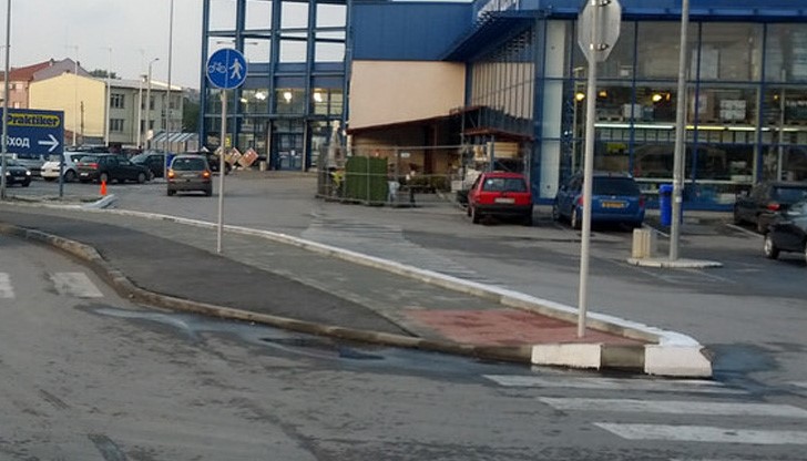 Скосяването направено към част от пробива "Кауфланд" е недостатъчно Скосяването направено към част от пробива "Кауфланд" е недостатъчно