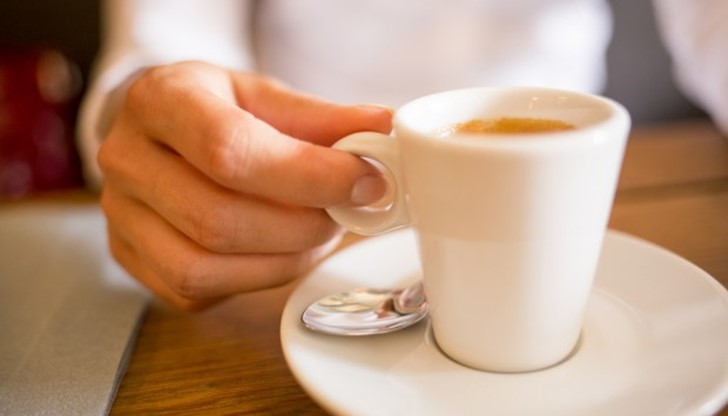 Повечето хора, които стават рано се радват на чаша кафе в интервала между 8 и 9 часа сутринта. Този навик може значително да наруши предимствата на ранното ставане