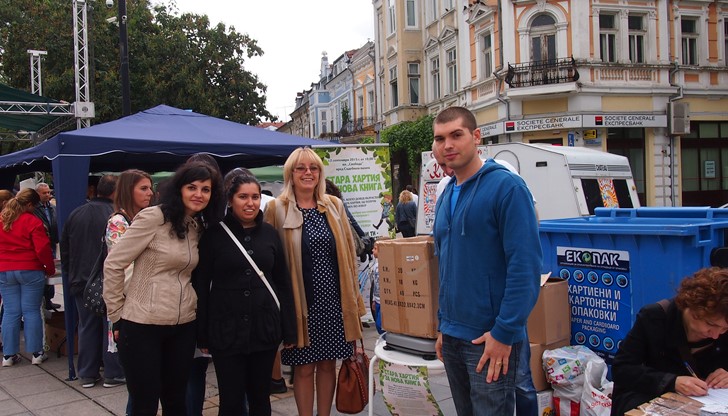 За всеки 5 кг предадена хартия децата получаваха нова книга по избор