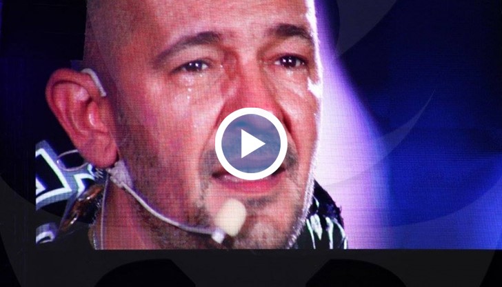 Годжи се разплака и не успя да изпее неговата част в началото