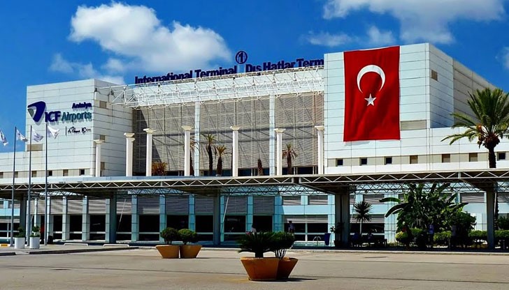 Боян Стоянов: Дадоха ни ваучери за храна. Но до този момент не знаем какво става. По пейките ли ще спим