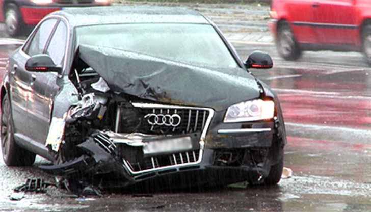 29-годишният водач е настанен в болница за лечение / снимката е илюстративна 29-годишният водач е настанен в болница за лечение / снимката е илюстративна
