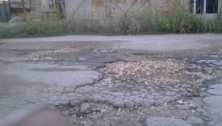 Аз и още 3-ма човека получихме проблеми с колите си... движейки се на полусъединител с 1 km/h